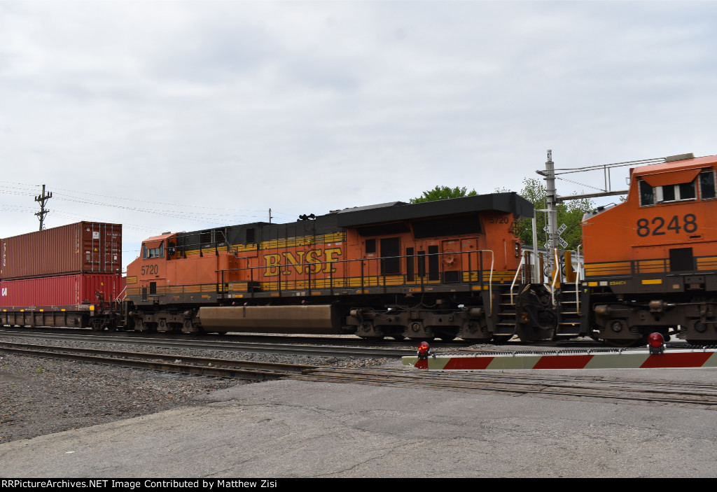 BNSF 5720